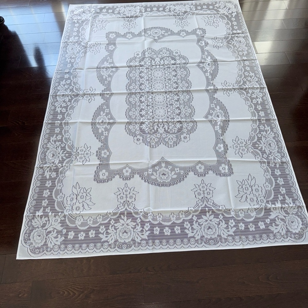 Vtg Tablecloth Quaker Lace Style White Rectangle Crochet 80x55 Floral Farmhouse